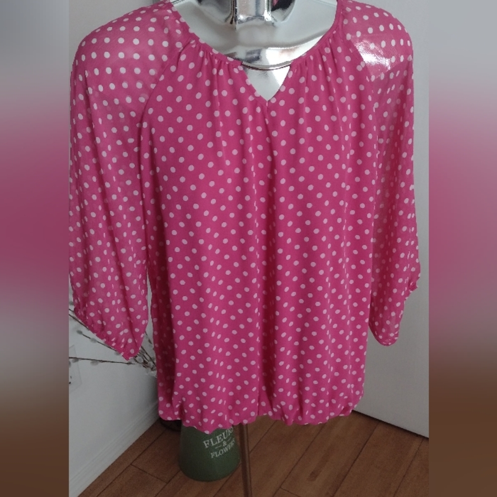 Jessica brand polka dot top ptp 21"